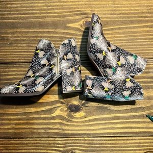 New Vionic Snake Print Multicolor Booties Size 7